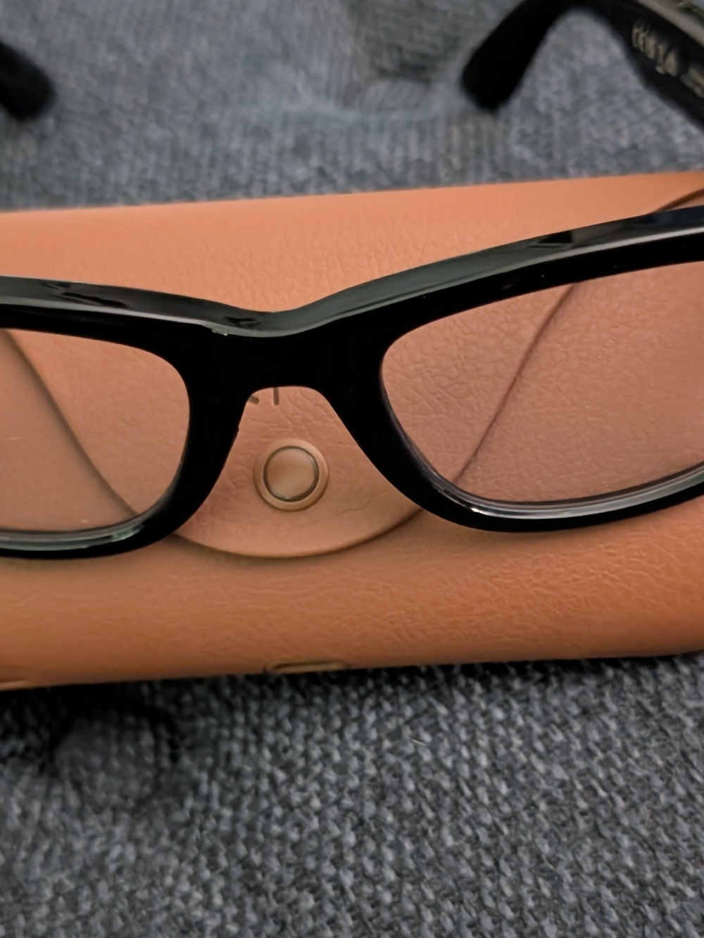 Ray-Ban Meta 2nd Gen Glasses w/ Transition Lenses, Charging Brown Leather Case - Picture 5 of 5